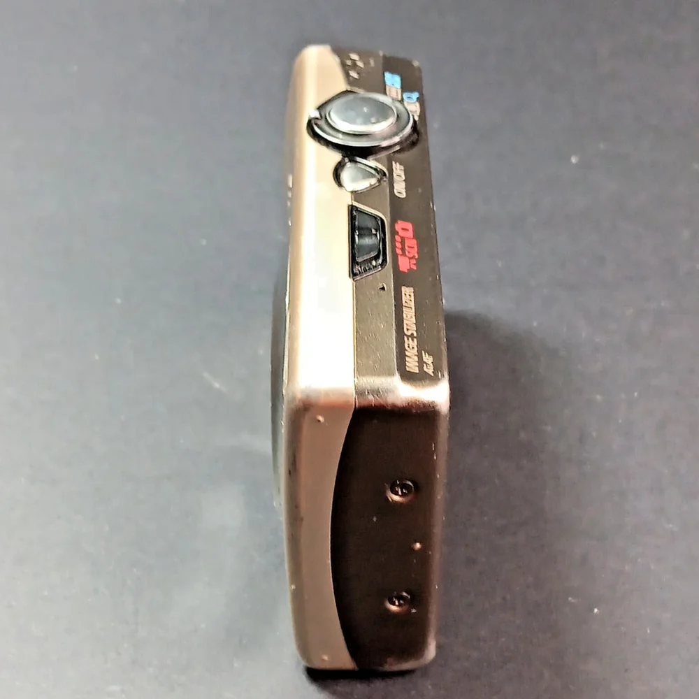 Canon Powershot SD880 IS Digital ELPH 10MP Camera SD, Battery, Charger Tested